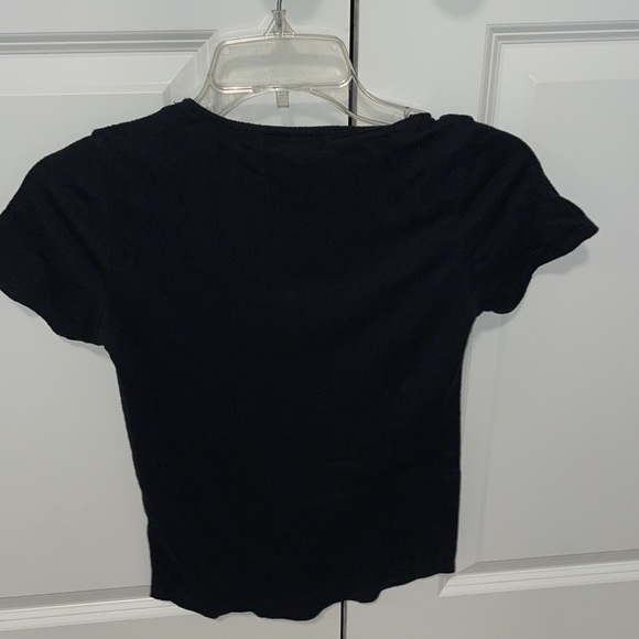 Black cropped shirt with buttons - Picture 3 of 4
